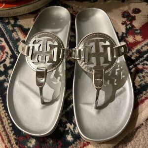 Tommy Hilfiger Relina Faux Leather Metallic Silver Sandal Women's Size 7M
